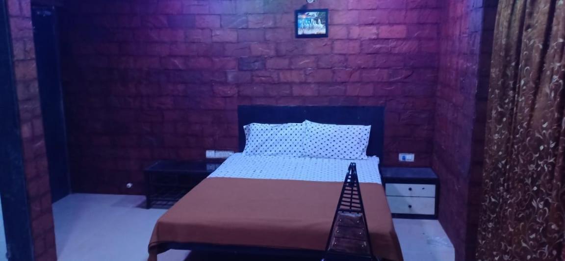 Bed and Breakfast On Point Plaza à Murūd Extérieur photo