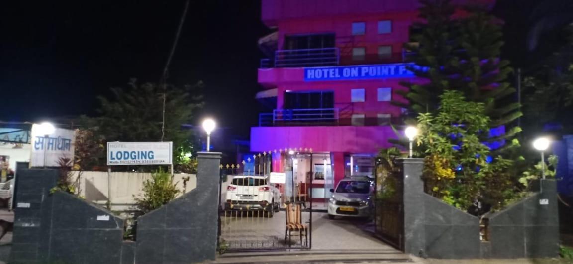 Bed and Breakfast On Point Plaza à Murūd Extérieur photo